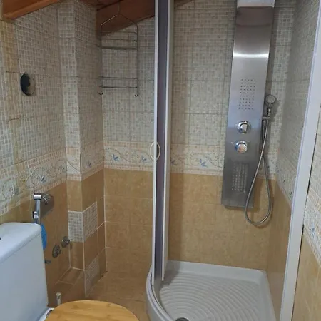 Attic Νέα Μουδανιά