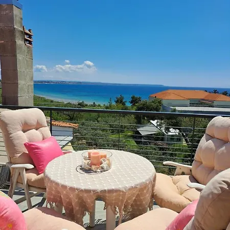 Attic 尼亚·蒙达尼亚