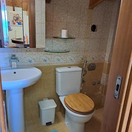 Attic نيا موذانيا