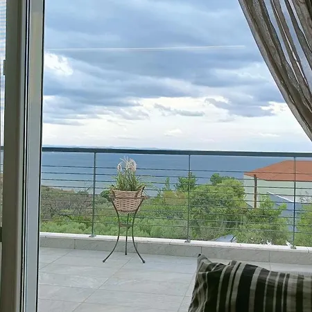 Attic * نيا موذانيا